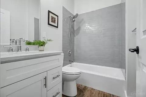 Bath - 148 Mulberry St, Cincinnati, OH 45202 photo 7 of 7