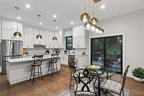 Dining - 148 Mulberry St, Cincinnati, OH 45202 photo 3 of 3