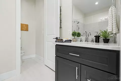 Bath - 148 Mulberry St, Cincinnati, OH 45202 photo 3 of 7