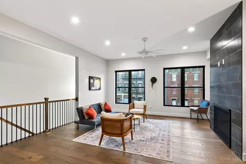 Living - 148 Mulberry St, Cincinnati, OH 45202 photo 1 of 5