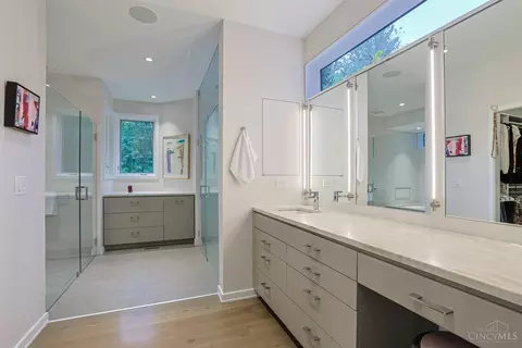 Bath - 3499 Windisch Ave, Cincinnati, OH 45208 photo 1 of 8