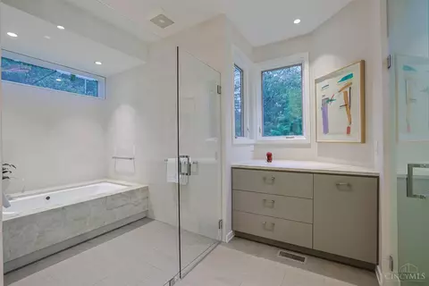 Bath - 3499 Windisch Ave, Cincinnati, OH 45208 photo 2 of 8