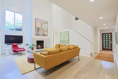 Living - 3499 Windisch Ave, Cincinnati, OH 45208 photo 3 of 5