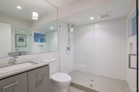 Bath - 3499 Windisch Ave, Cincinnati, OH 45208 photo 4 of 8