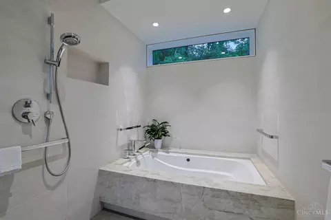 Bath - 3499 Windisch Ave, Cincinnati, OH 45208 photo 8 of 8