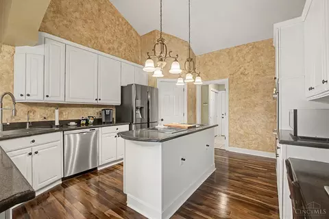 Kitchen - 55 Pinehurst Pl, Springboro, OH 45066 photo 2 of 8