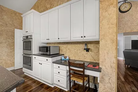Kitchen - 55 Pinehurst Pl, Springboro, OH 45066 photo 5 of 8