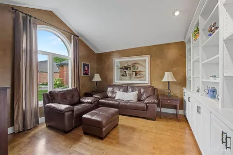 Living - 55 Pinehurst Pl, Springboro, OH 45066 photo 1 of 5