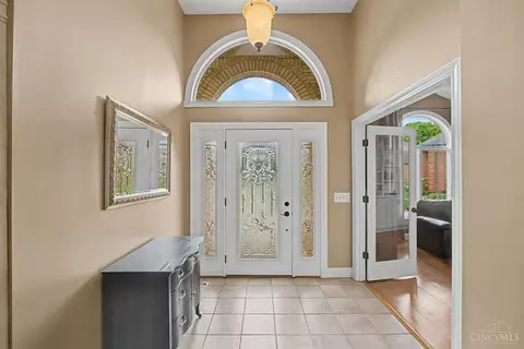 Entry Way - 55 Pinehurst Pl, Springboro, OH 45066 photo 2 of 5