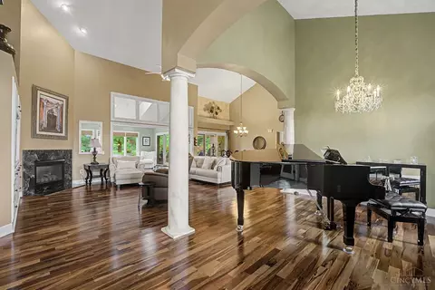Living - 55 Pinehurst Pl, Springboro, OH 45066 photo 2 of 5