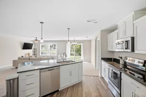 Kitchen - 693 Tradition Rdg, Cincinnati, OH 45245 photo 3 of 3