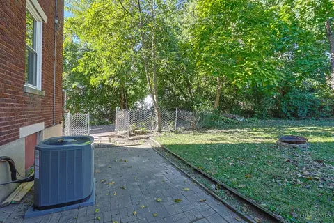 Exterior - 1125 Seton Ave, Cincinnati, OH 45205 photo 6 of 9