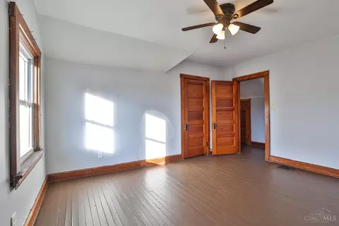 Bedroom - 1125 Seton Ave, Cincinnati, OH 45205 photo 6 of 11