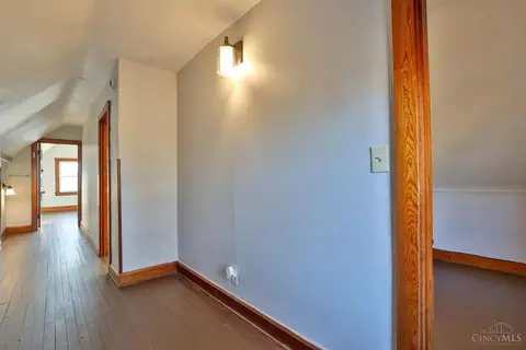 Entry Way - 1125 Seton Ave, Cincinnati, OH 45205 photo 5 of 6
