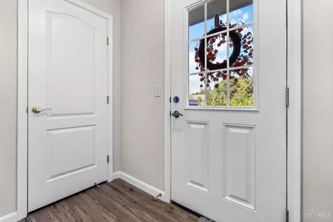 Entry Way - 4654 Trophy Ln, Batavia, OH 45103 photo 6 of 7