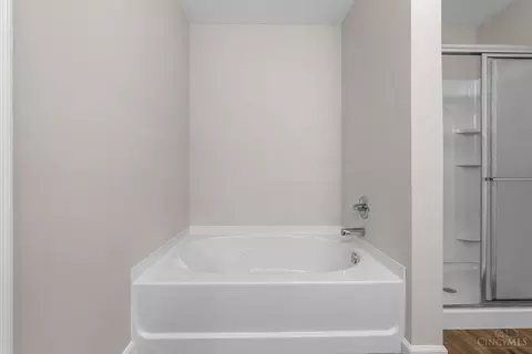 Bath - 4654 Trophy Ln, Batavia, OH 45103 photo 4 of 5