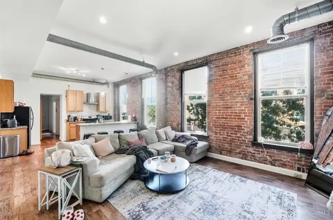 Living - 5 University Ave, Cincinnati, OH 45219 photo 1 of 1