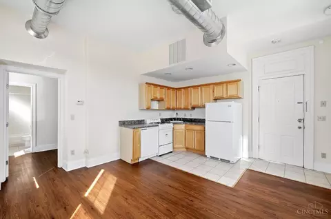 Kitchen - 5 University Ave, Cincinnati, OH 45219 photo 2 of 2