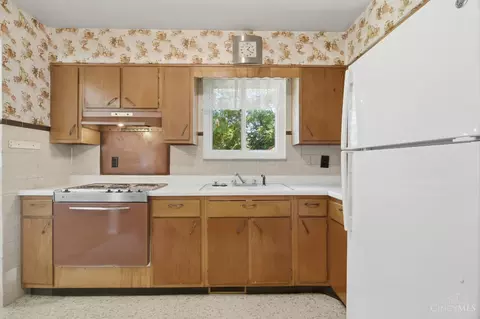 Kitchen - 106 Etta Ave, Harrison, OH 45030 photo 3 of 3