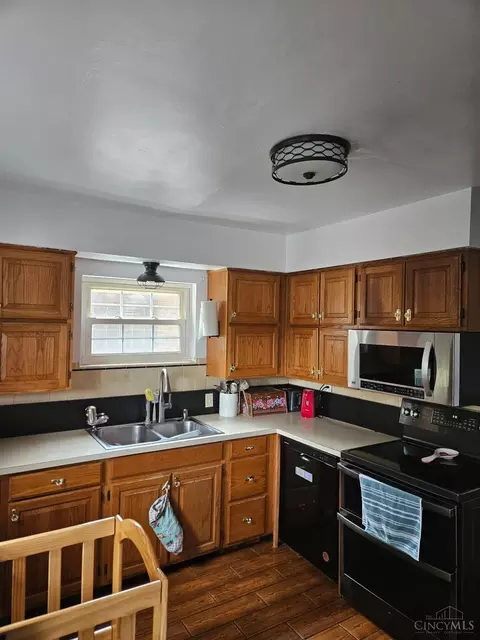Kitchen - 1737 Madison Ave, Mount Healthy, OH 45231 photo 2 of 4