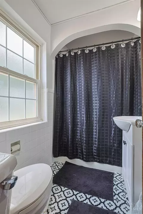Bath - 1737 Madison Ave, Mount Healthy, OH 45231 photo 1 of 1