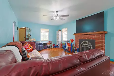 Living - 1737 Madison Ave, Mount Healthy, OH 45231 photo 2 of 3
