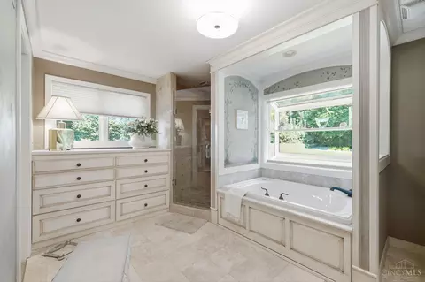 Bath - 6626 Rollaway Rd, Cincinnati, OH 45236 photo 2 of 6