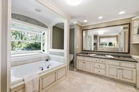 Bath - 6626 Rollaway Rd, Cincinnati, OH 45236 photo 3 of 6