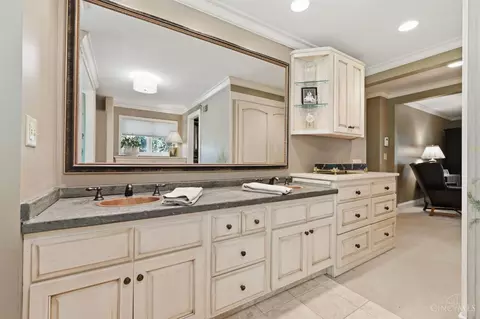Bath - 6626 Rollaway Rd, Cincinnati, OH 45236 photo 4 of 6