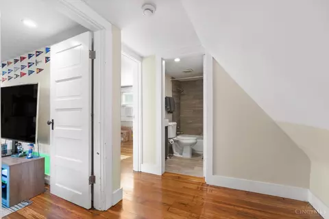 Entry Way - 2000 Breen St, Cincinnati, OH 45208 photo 2 of 3