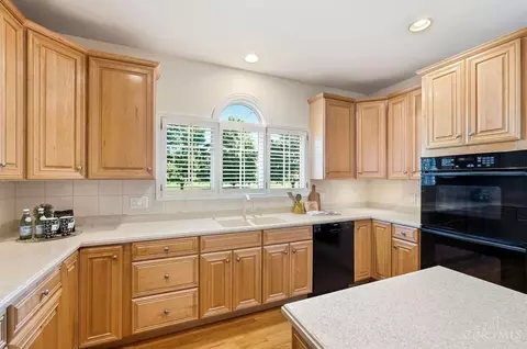 Kitchen - 6318 Tarton Fields Ln, Mason, OH 45040 photo 4 of 7