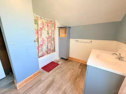 Bath - 1217 Eureka Dr, Kettering, OH 45419 photo 2 of 2