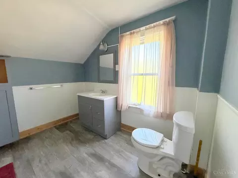 Bath - 1217 Eureka Dr, Kettering, OH 45419 photo 1 of 2
