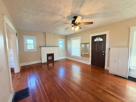 Living - 1217 Eureka Dr, Kettering, OH 45419 photo 2 of 7