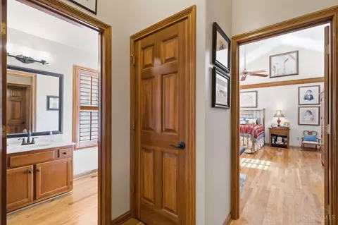 Entry Way - 5599 Rapid Run Rd, Cincinnati, OH 45238 photo 6 of 8