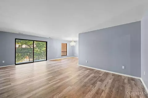 Living - 3533 Amberacres Dr, Cincinnati, OH 45237 photo 4 of 8