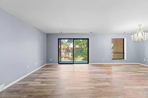 Living - 3533 Amberacres Dr, Cincinnati, OH 45237 photo 5 of 8