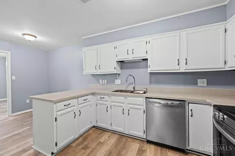 Kitchen - 3533 Amberacres Dr, Cincinnati, OH 45237 photo 5 of 5