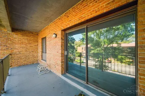 Exterior - 3533 Amberacres Dr, Cincinnati, OH 45237 photo 3 of 9