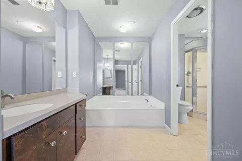 Bath - 3533 Amberacres Dr, Cincinnati, OH 45237 photo 1 of 4