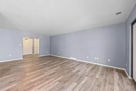 Living - 3533 Amberacres Dr, Cincinnati, OH 45237 photo 2 of 8