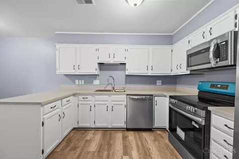 Kitchen - 3533 Amberacres Dr, Cincinnati, OH 45237 photo 2 of 5
