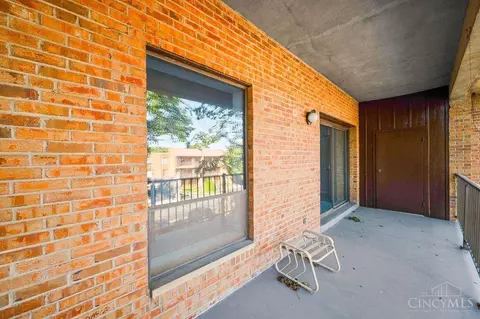 Exterior - 3533 Amberacres Dr, Cincinnati, OH 45237 photo 6 of 9