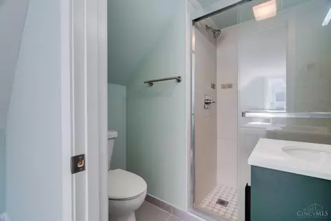Bath - 6017 Elbrook Ave, Golf Manor, OH 45237 photo 3 of 3