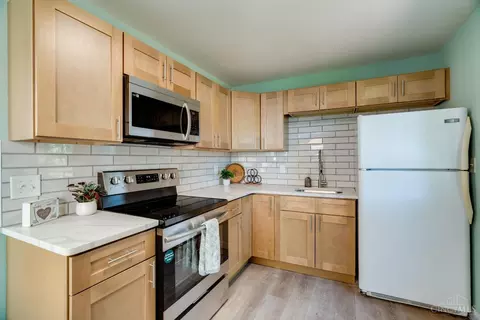 Kitchen - 6017 Elbrook Ave, Golf Manor, OH 45237 photo 2 of 3