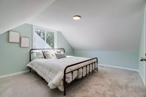 Bedroom - 6017 Elbrook Ave, Golf Manor, OH 45237 photo 5 of 7