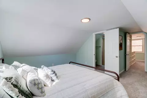 Bedroom - 6017 Elbrook Ave, Golf Manor, OH 45237 photo 6 of 7
