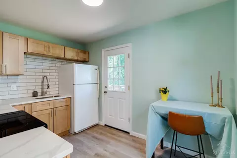 Kitchen - 6017 Elbrook Ave, Golf Manor, OH 45237 photo 3 of 3
