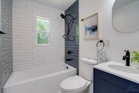 Bath - 6017 Elbrook Ave, Golf Manor, OH 45237 photo 1 of 3