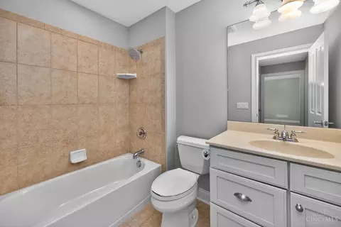 Bath - 6607 Red Hawk Ct, Hamilton Township, OH 45039 photo 6 of 11